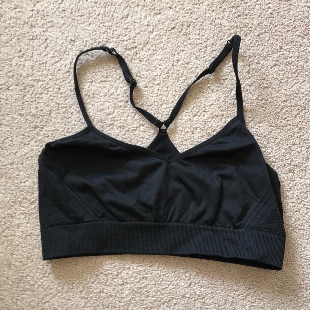 Black sports bra